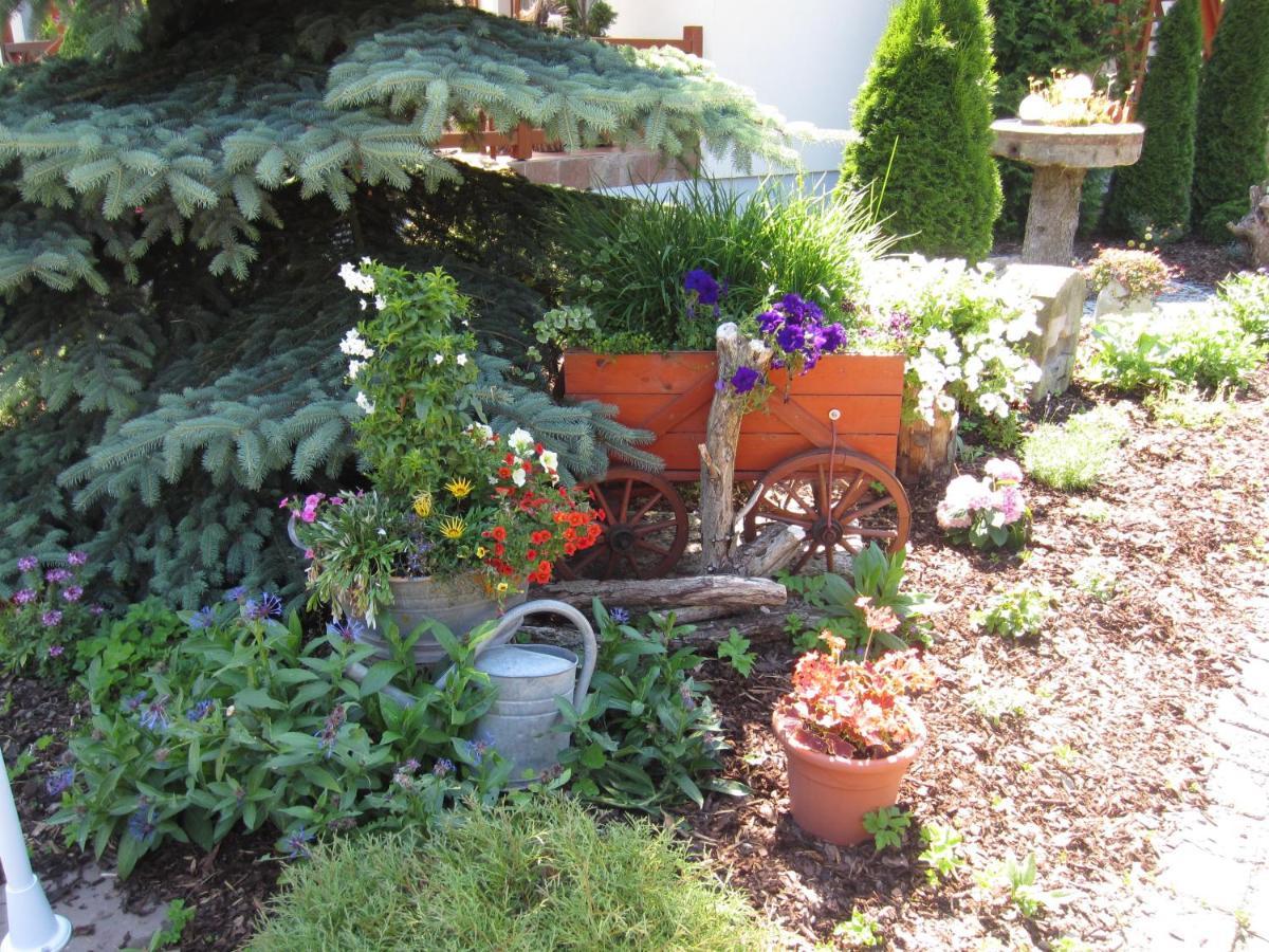 Ferienwohnung Im Schlossgarten Herbsleben Exterior photo