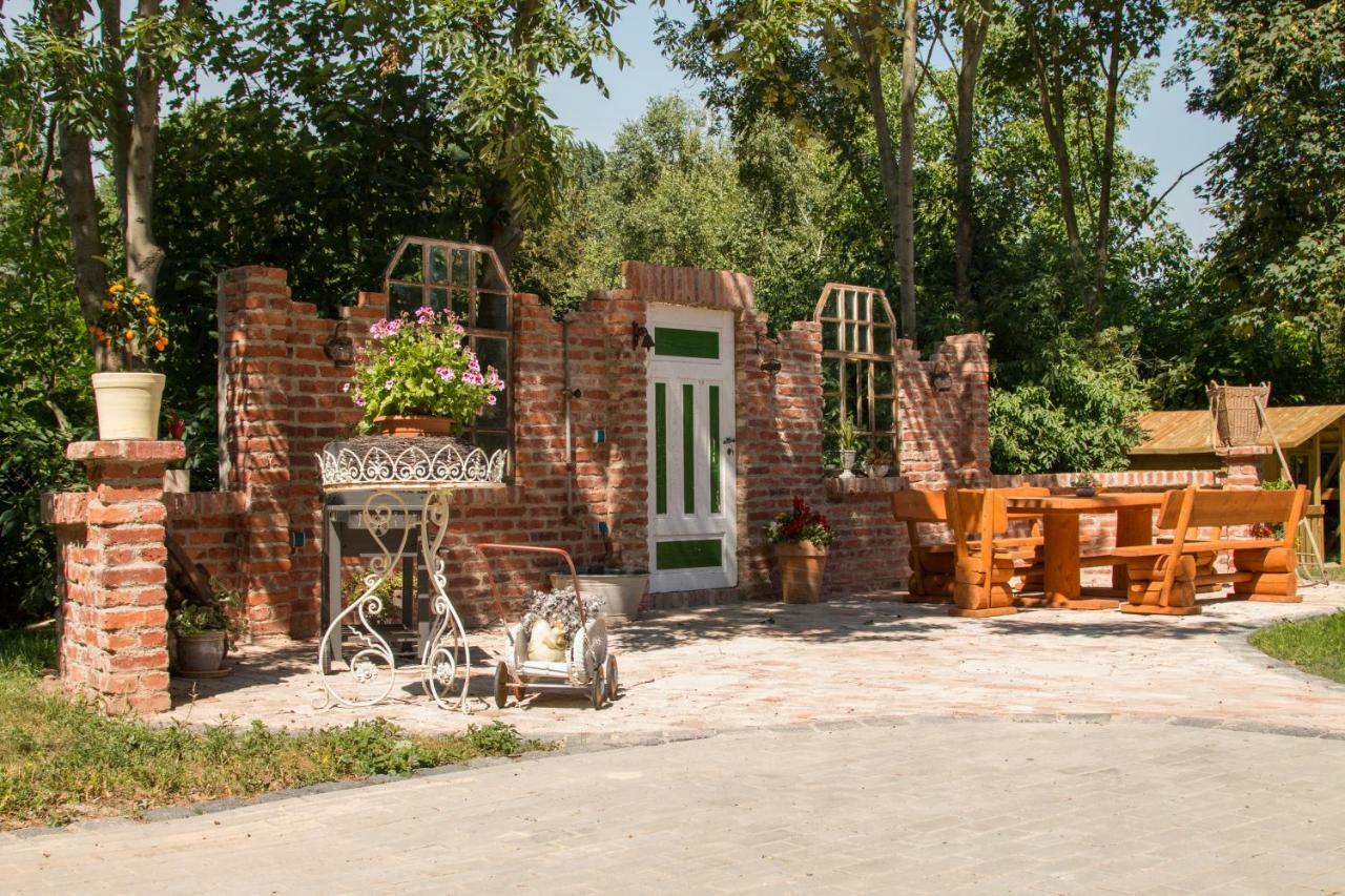 Ferienwohnung Im Schlossgarten Herbsleben Exterior photo